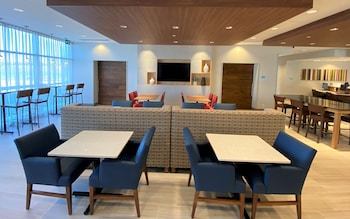 holiday inn express and suites aurora an ihg hotel