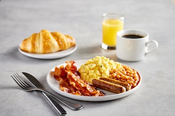 holiday inn express and suites aurora an ihg hotel