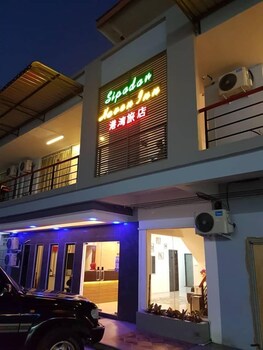 sipadan haven crystal jade inns