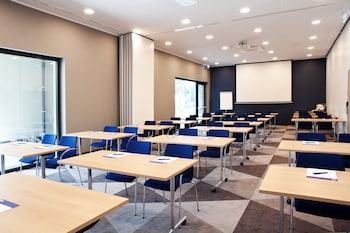 holiday inn express darmstadt an ihg hotel