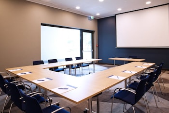 holiday inn express darmstadt an ihg hotel