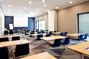 holiday inn express darmstadt an ihg hotel