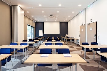 holiday inn express darmstadt an ihg hotel