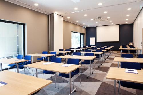 holiday inn express darmstadt an ihg hotel