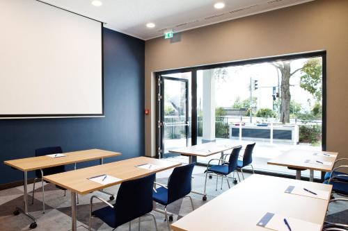 holiday inn express darmstadt an ihg hotel