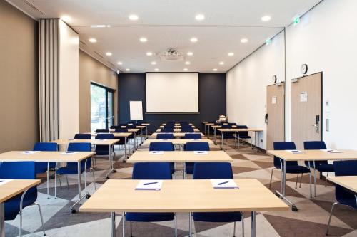 holiday inn express darmstadt an ihg hotel