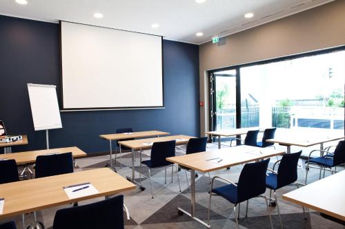 holiday inn express darmstadt an ihg hotel