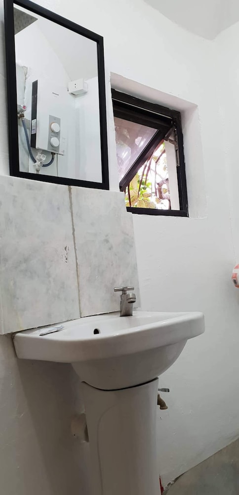 coral canyon romblon hostel