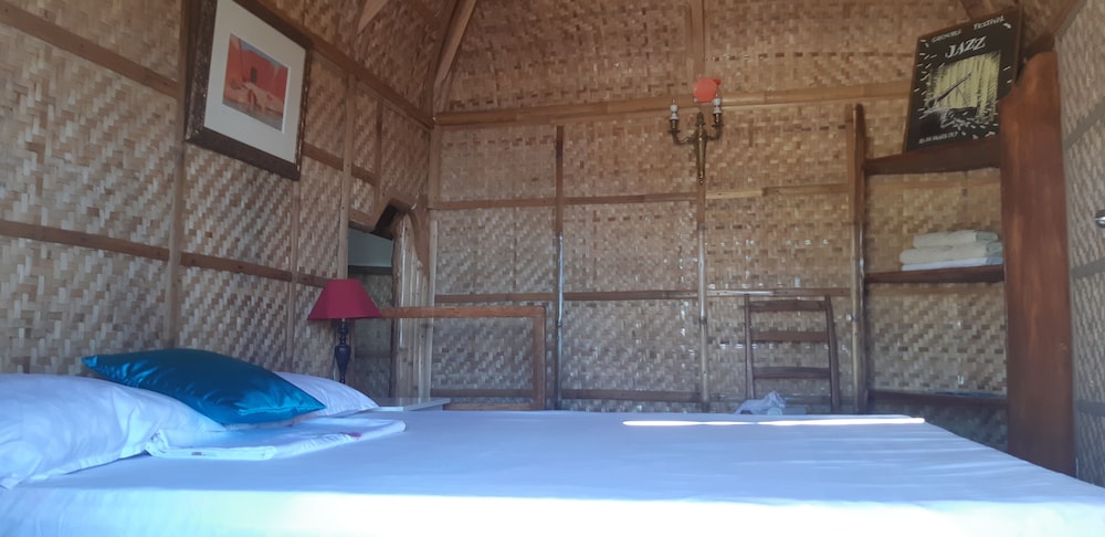 coral canyon romblon hostel