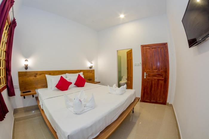 poolside villa hostel