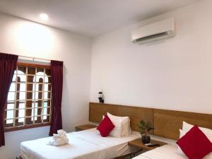 poolside villa hostel