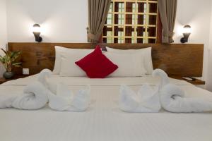 poolside villa hostel