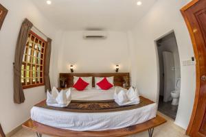 poolside villa hostel