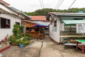 reddoorz hostel monaliza surf resort