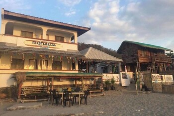 reddoorz hostel monaliza surf resort