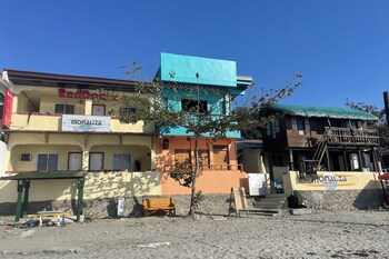 reddoorz hostel monaliza surf resort