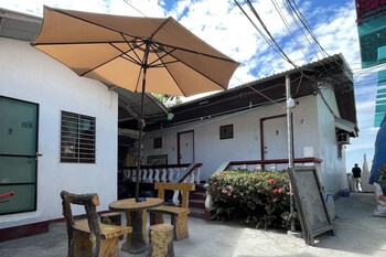 reddoorz hostel monaliza surf resort