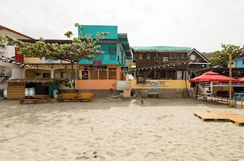 reddoorz hostel monaliza surf resort