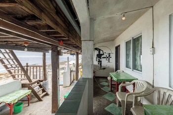 reddoorz hostel monaliza surf resort