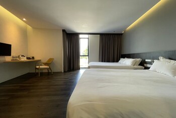 roxy hotel serian