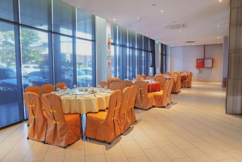 roxy hotel serian