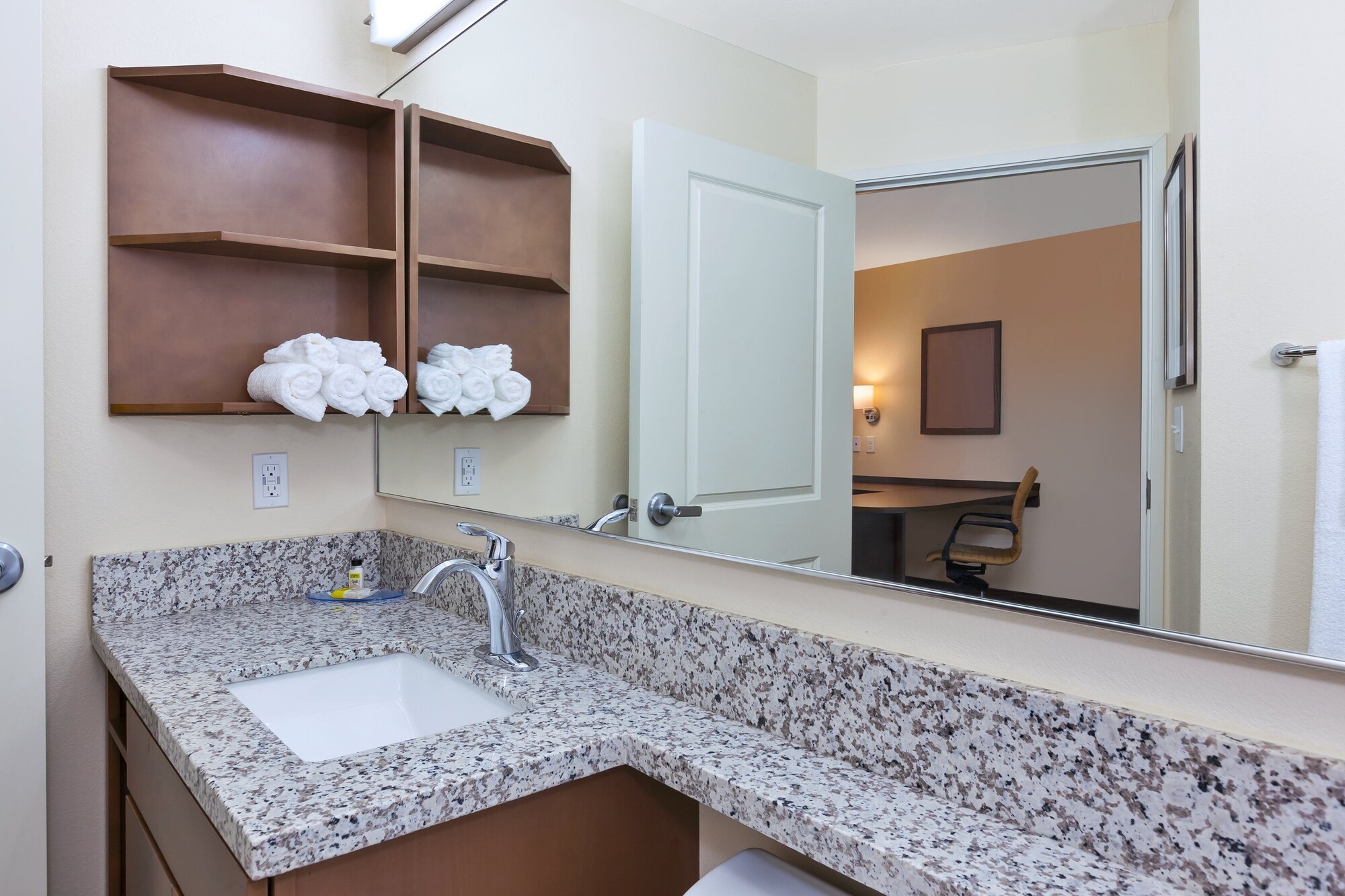 candlewood suites louisville ne downtown area an ihg hotel