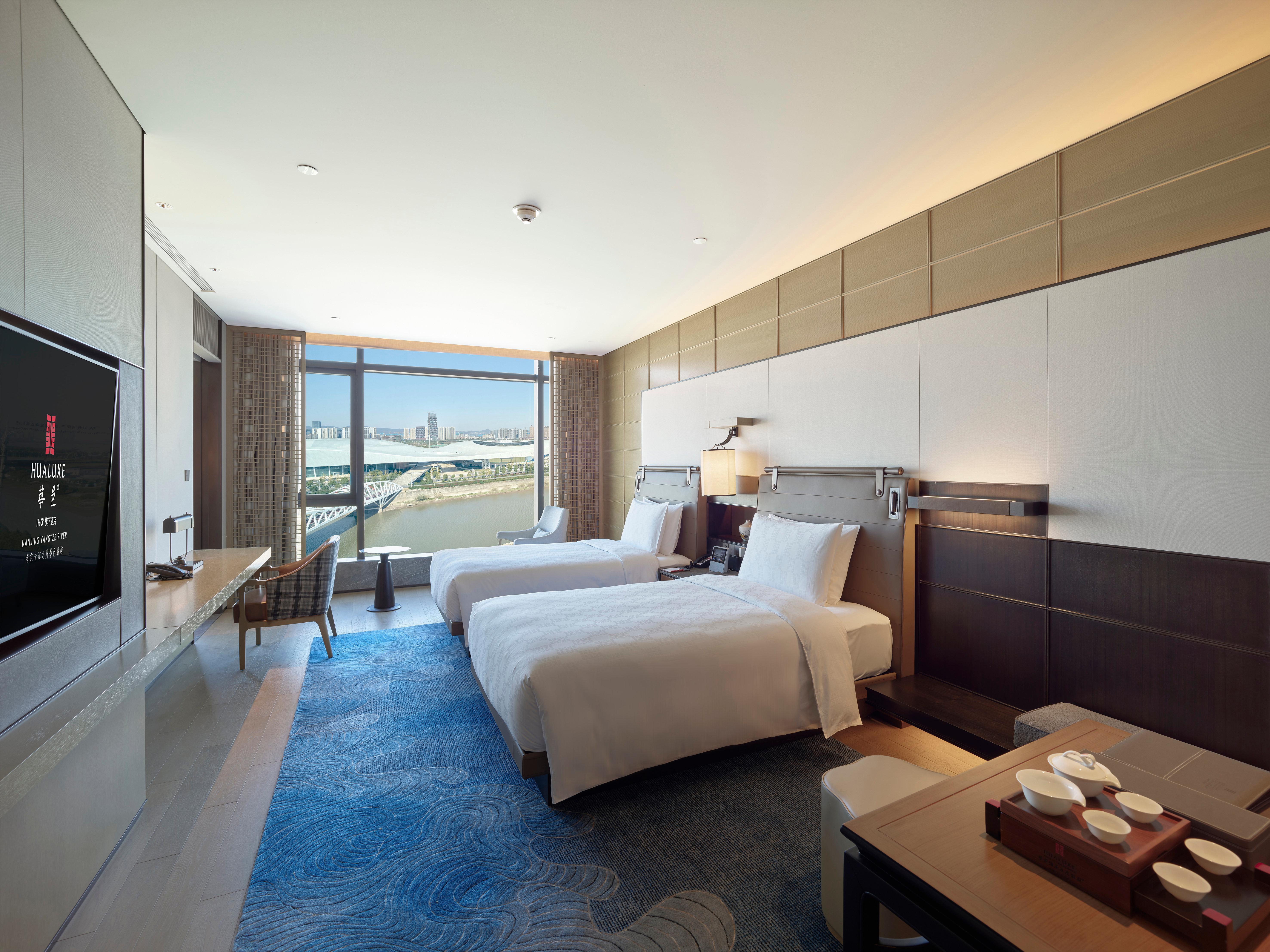 hualuxe nanjing yangtze river an ihg hotel