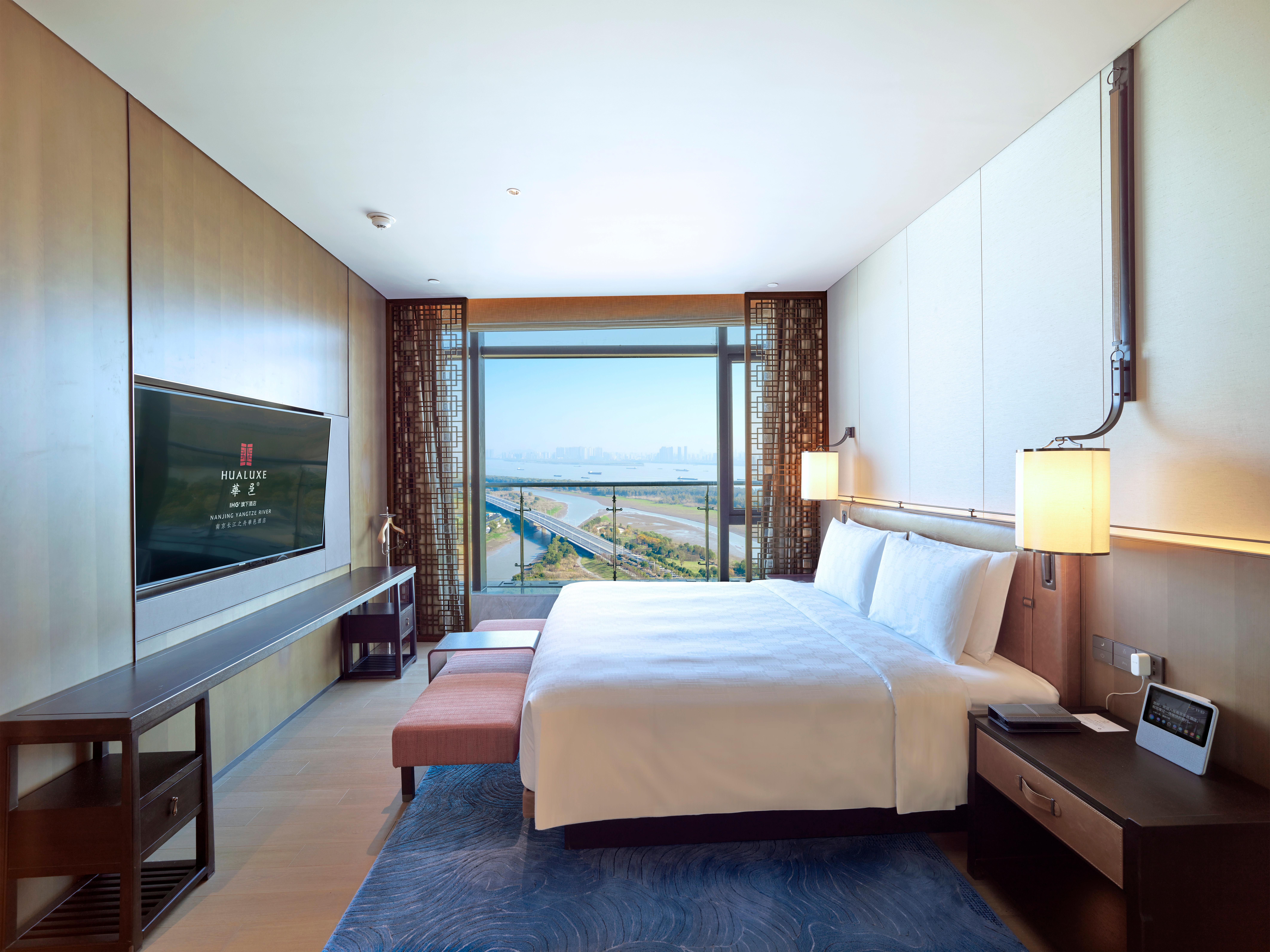 hualuxe nanjing yangtze river an ihg hotel