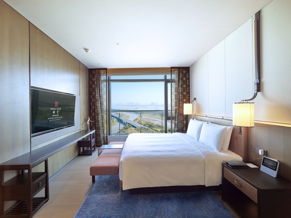hualuxe nanjing yangtze river an ihg hotel