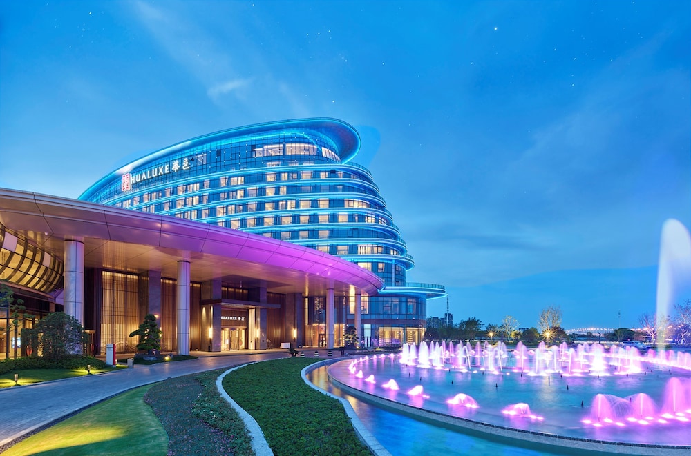 hualuxe nanjing yangtze river an ihg hotel