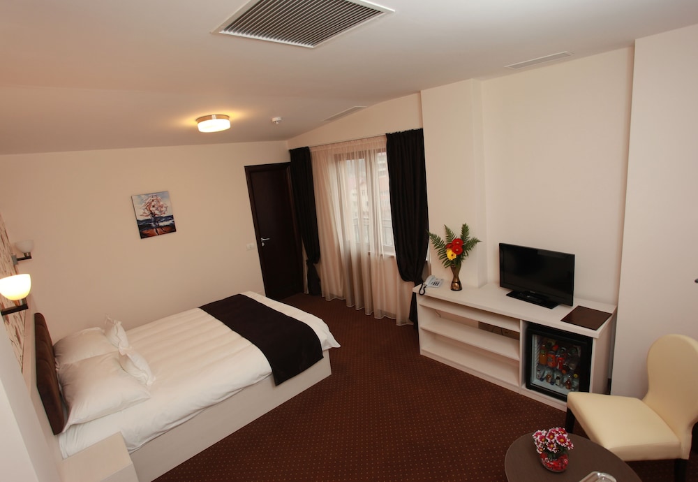 west plaza hotel