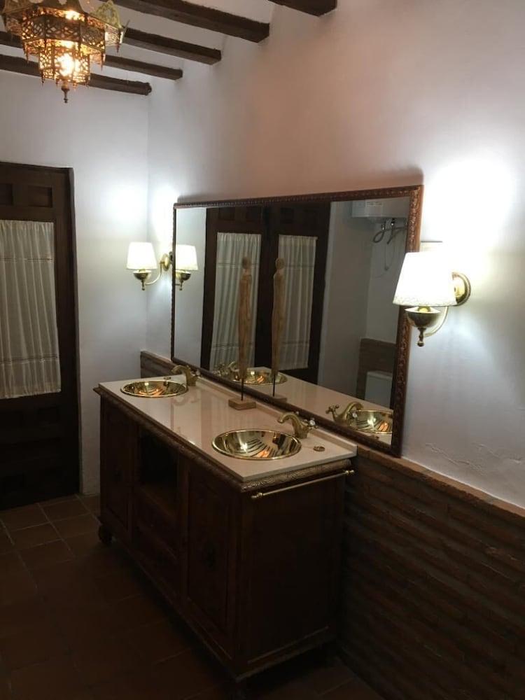 Habitaciones Las Termas,Plaza Conde Luque 8 18500 Guadix,2.5 star