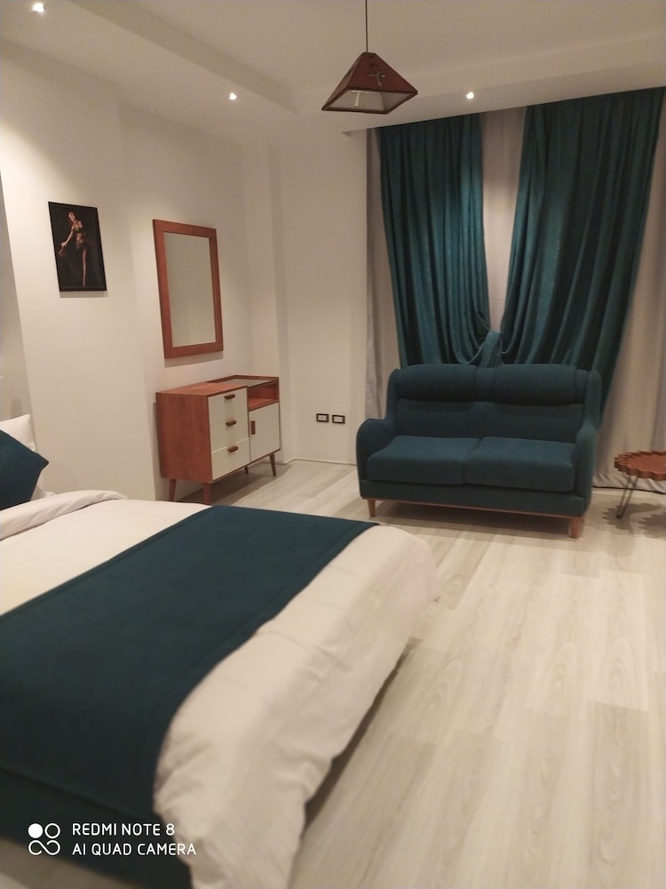 elite pyramids boutique hotel