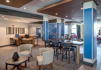 holiday inn expr and suites west omaha elkhorn