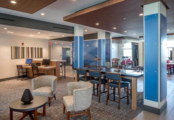 holiday inn expr and suites west omaha elkhorn