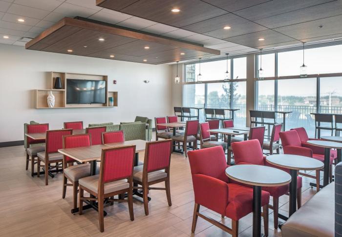 holiday inn expr and suites west omaha elkhorn