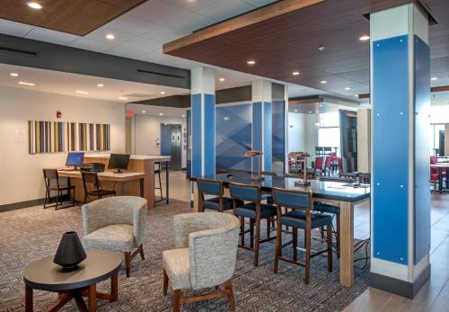 holiday inn expr and suites west omaha elkhorn