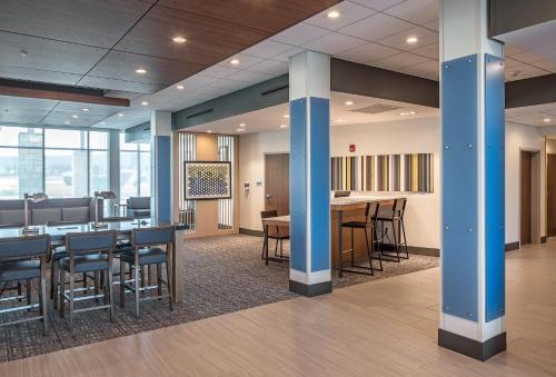 holiday inn expr and suites west omaha elkhorn