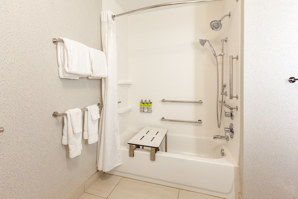 holiday inn express and suites brunswick