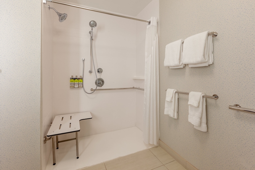 holiday inn express and suites brunswick
