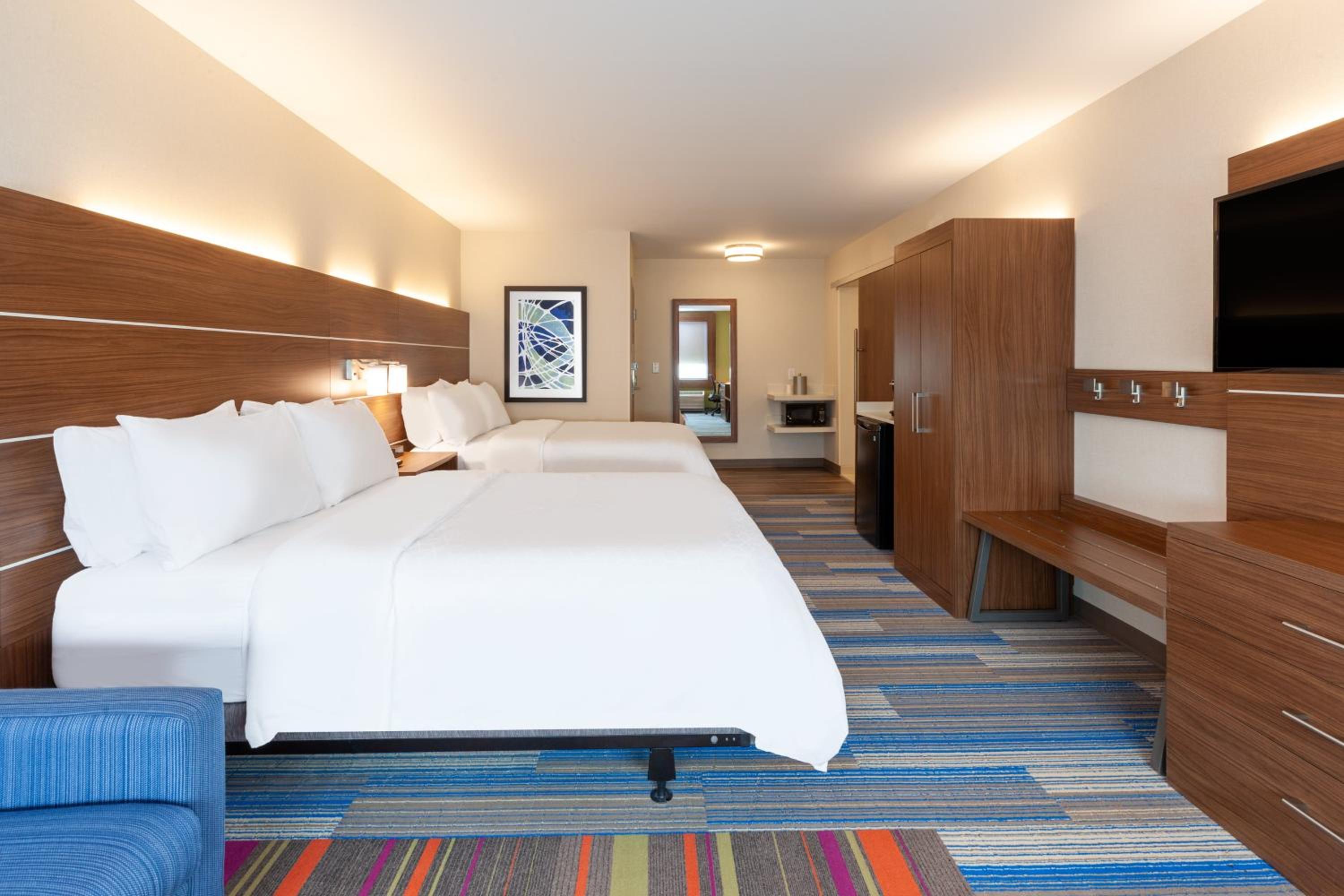 holiday inn express and suites brunswick