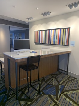 Holiday Inn Express & Suites Brunswick,Frederick>>Brunswick,2.5 star