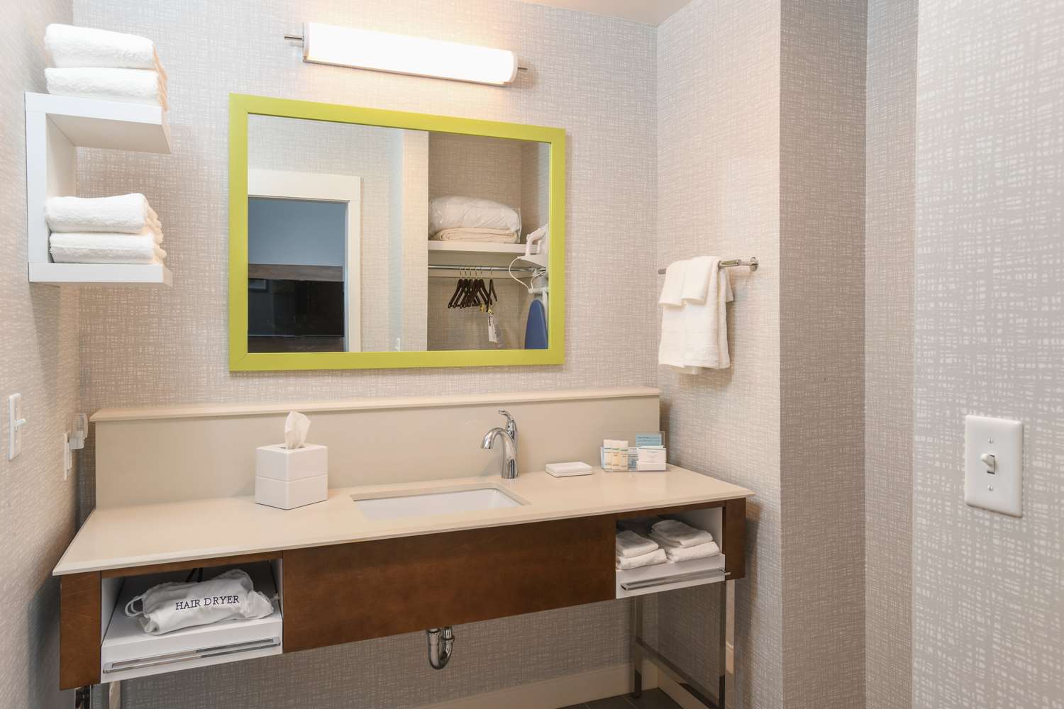 hampton inn and suites cincinnati liberty township