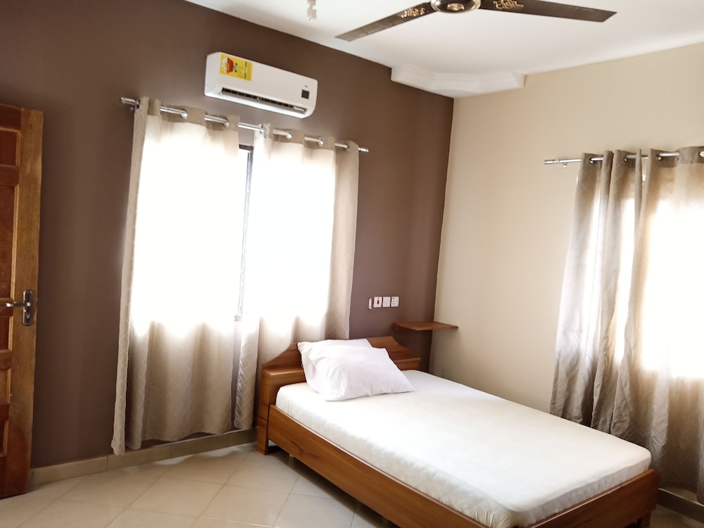 ronna apartments at lakeside estates