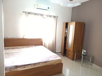 ronna apartments at lakeside estates