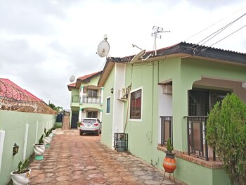 ronna apartments at lakeside estates