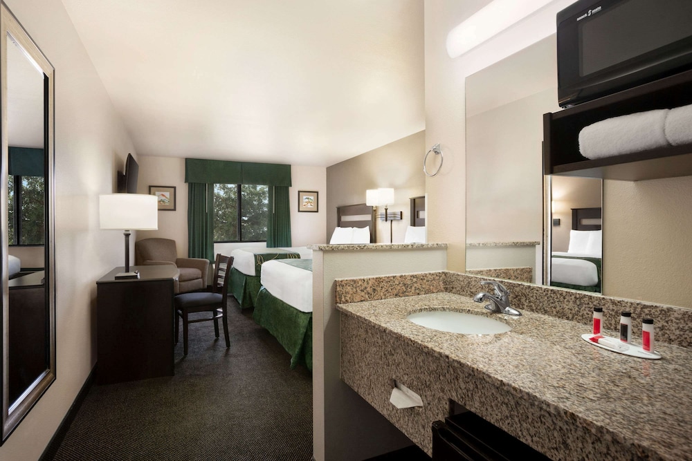 baymont by wyndham hearne