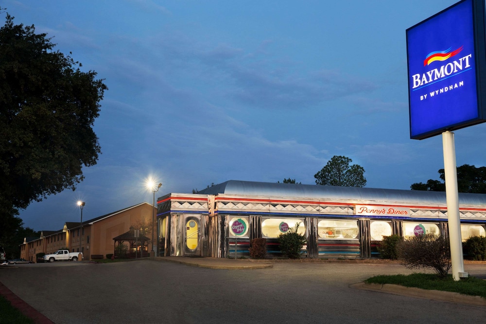 baymont by wyndham hearne