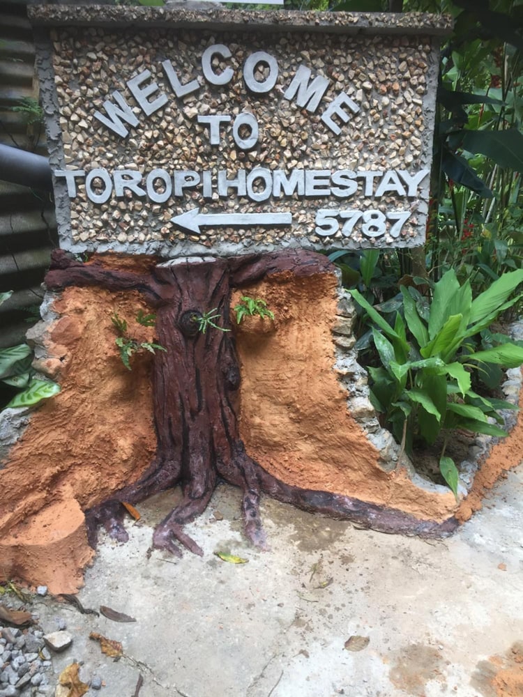 toropi homestay