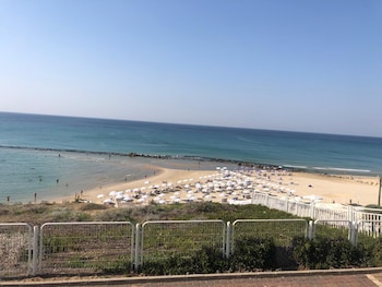 Sea Line From R&A Group,61 Ben Gurion Bat Yam,1 star